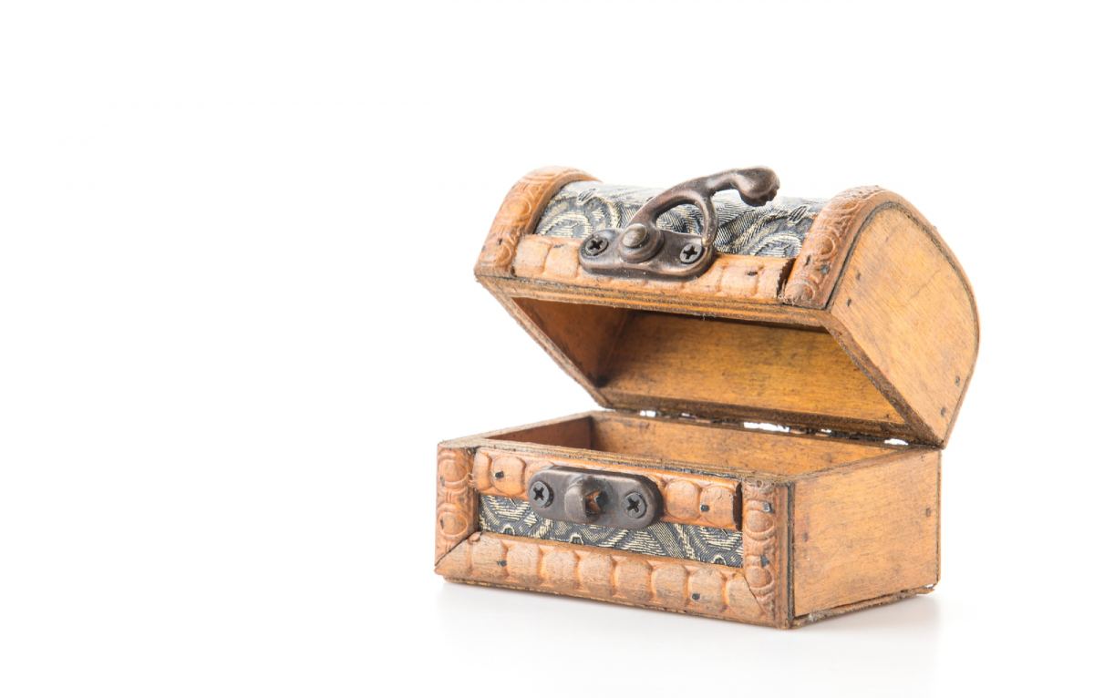 Wood coffer